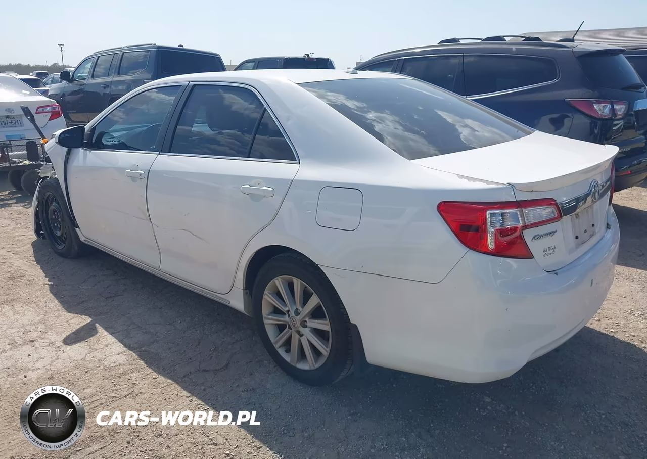 2014 Toyota Camry Xle VIN:4T4BF1FK5ER379973 - 3