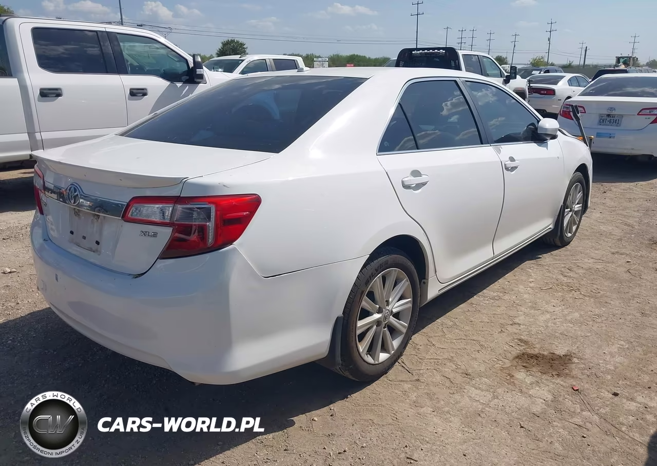 2014 Toyota Camry Xle VIN:4T4BF1FK5ER379973 - 4