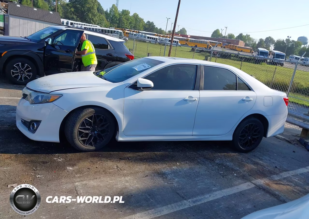 2014 Toyota Camry Se VIN:4T1BF1FK6EU824442 - 15