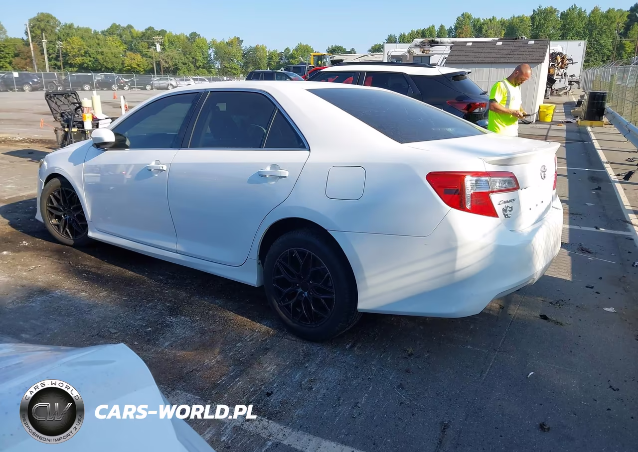 2014 Toyota Camry Se VIN:4T1BF1FK6EU824442 - 3