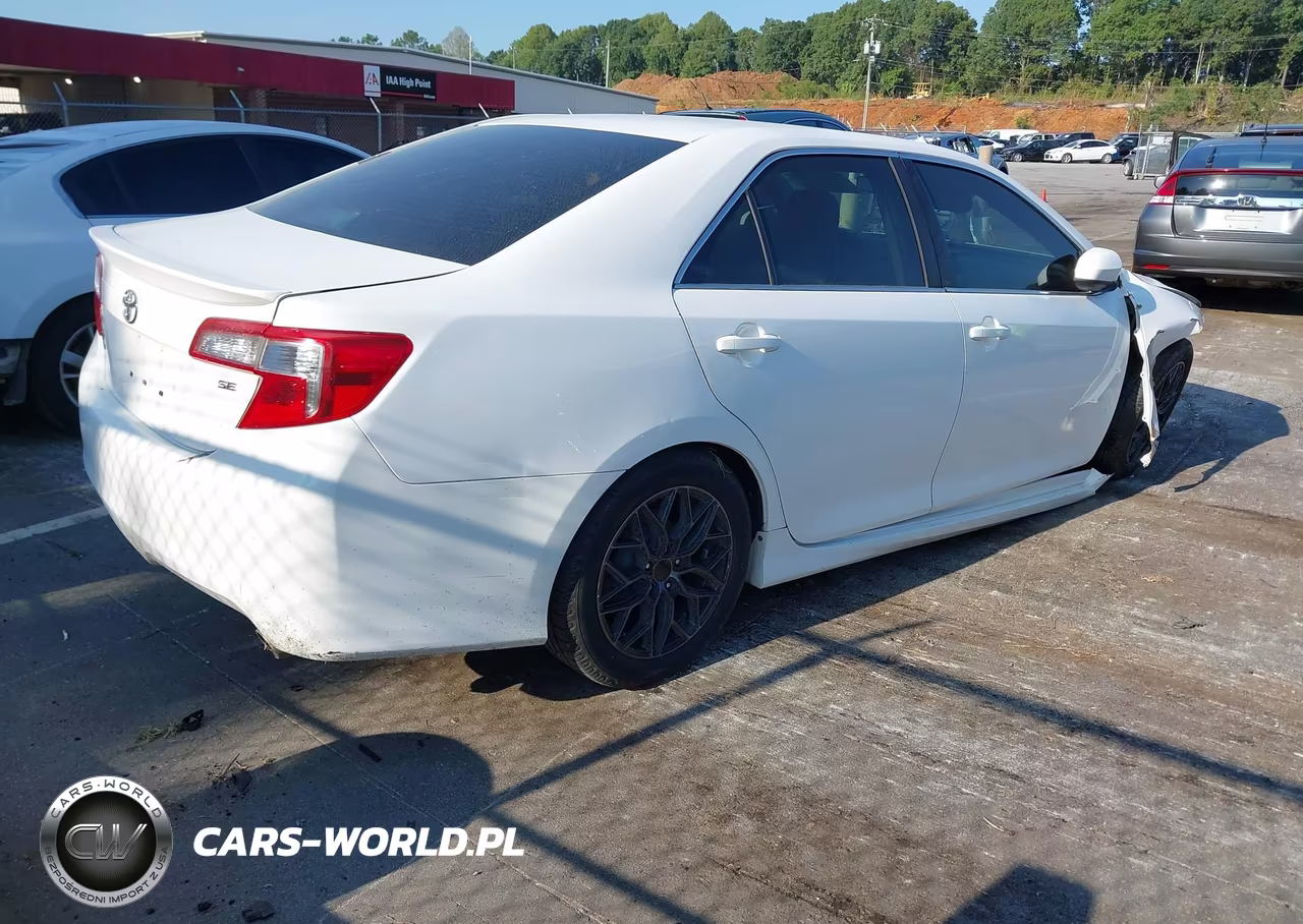 2014 Toyota Camry Se VIN:4T1BF1FK6EU824442 - 4