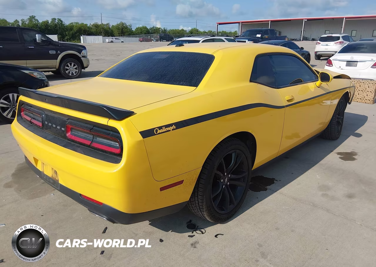 2018 Dodge Challenger Sxt VIN:2C3CDZAG0JH333334 - 4