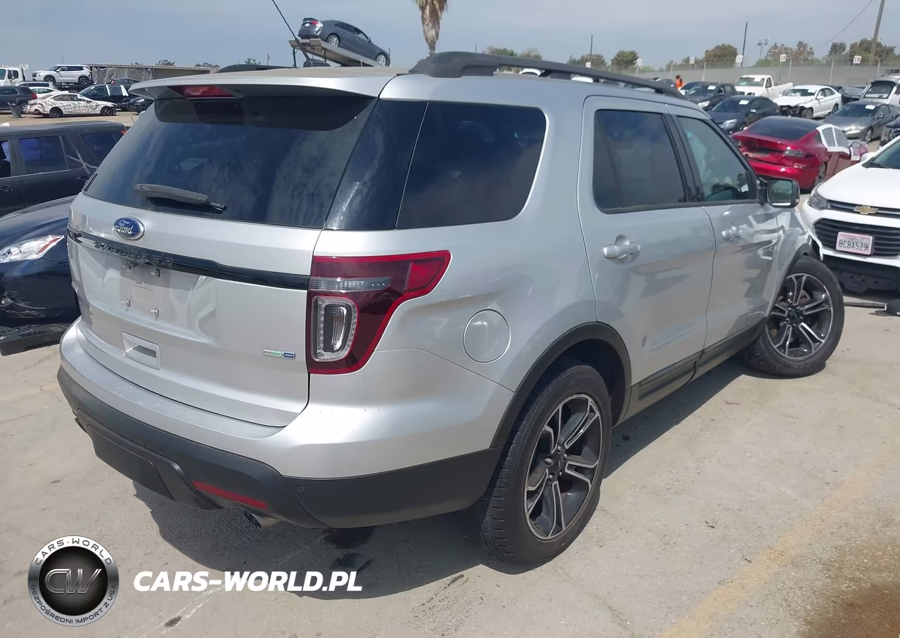 2015 Ford Explorer Sport VIN:1FM5K8GT4FGA87640 - 4