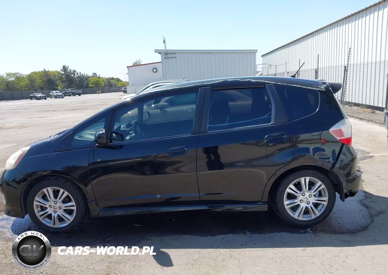 2011 Honda Fit Sport VIN:JHMGE8H50BS010452 - 14