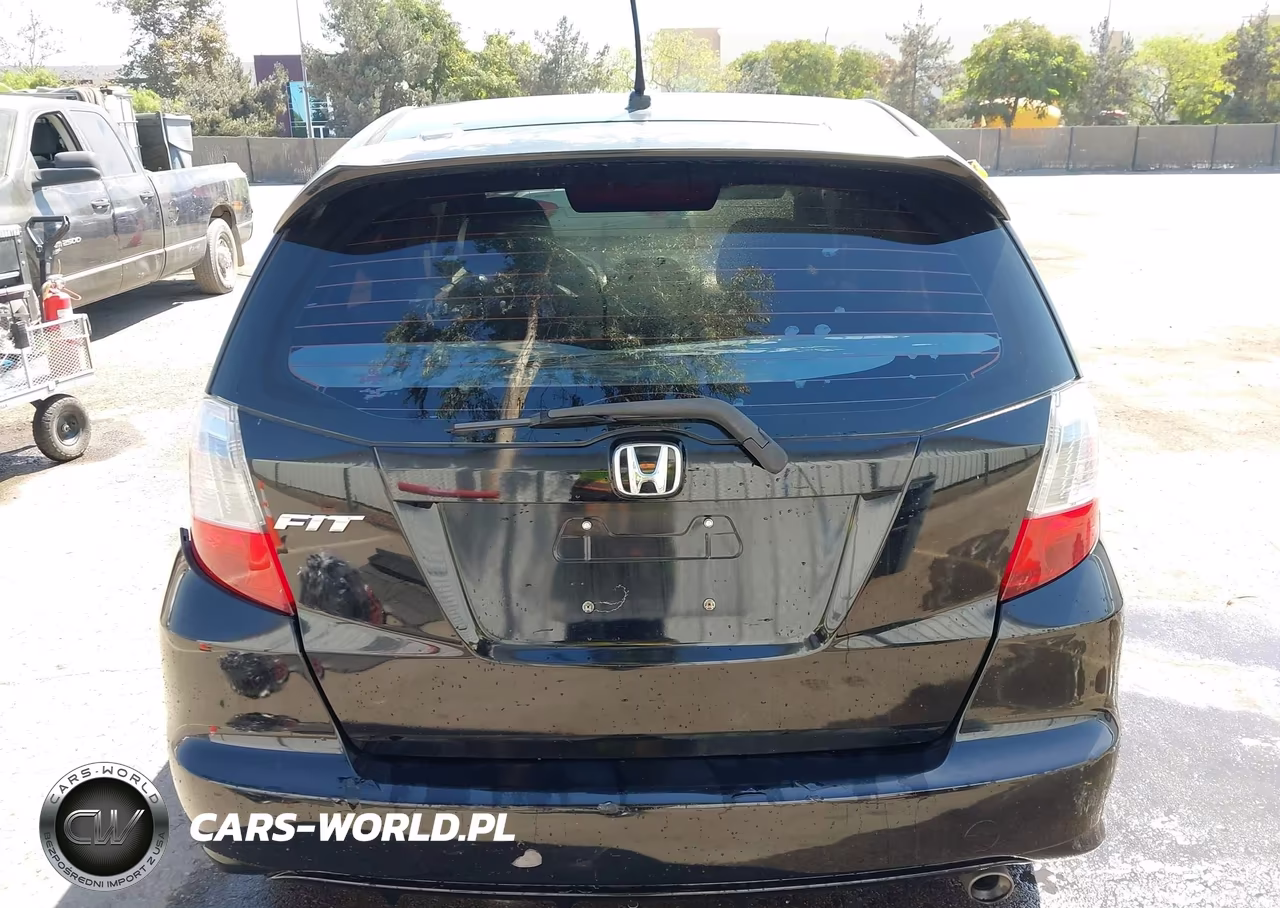 2011 Honda Fit Sport VIN:JHMGE8H50BS010452 - 16