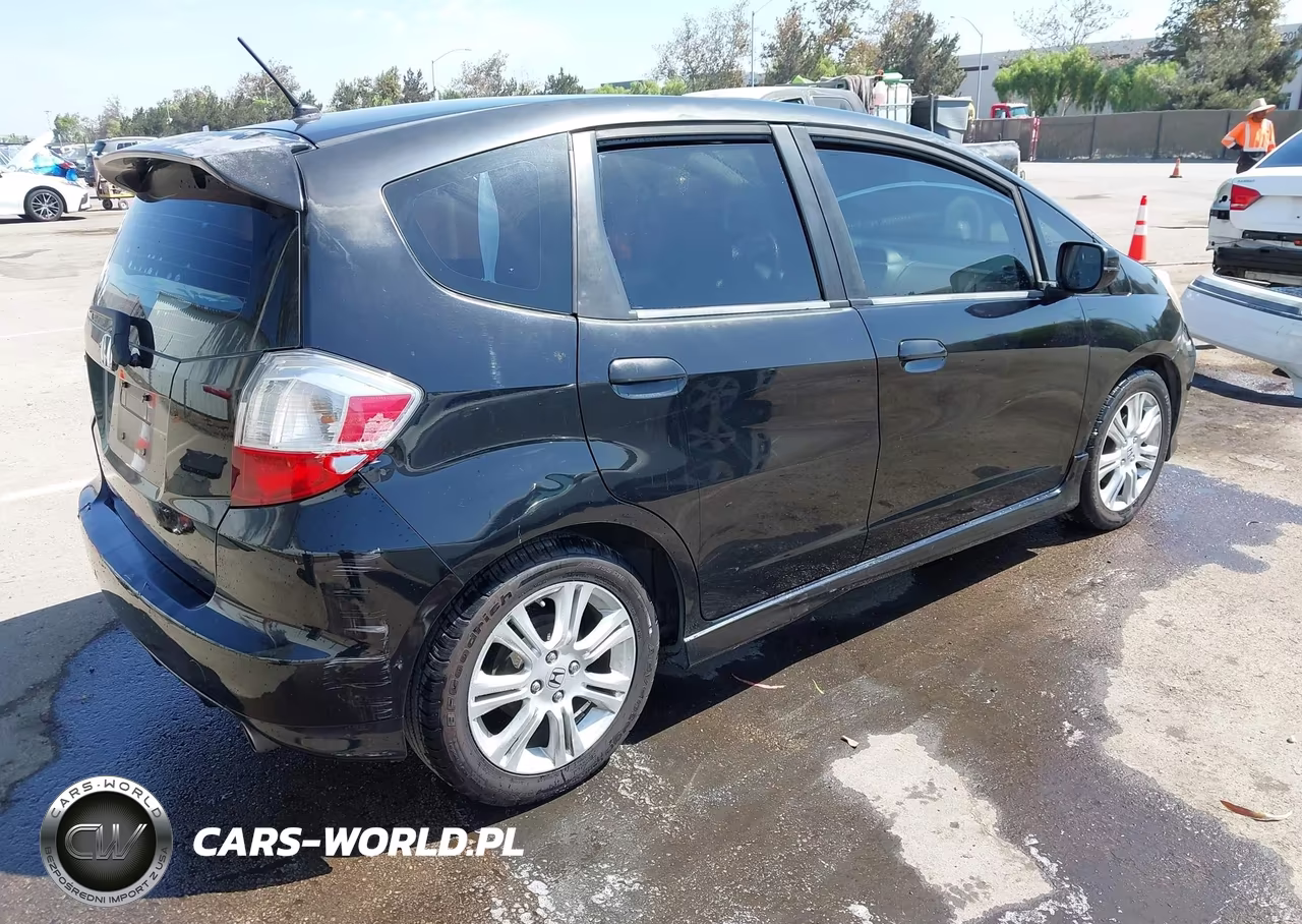 2011 Honda Fit Sport VIN:JHMGE8H50BS010452 - 4