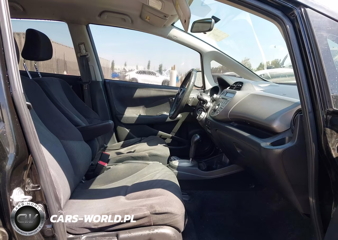 2011 Honda Fit Sport VIN:JHMGE8H50BS010452 - 5