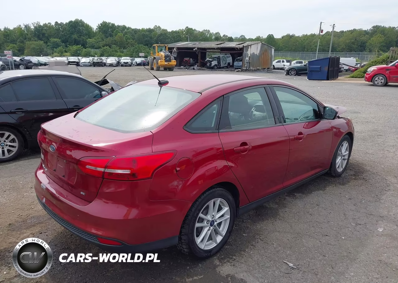 2017 Ford Focus Se VIN:1FADP3F29HL275289 - 4