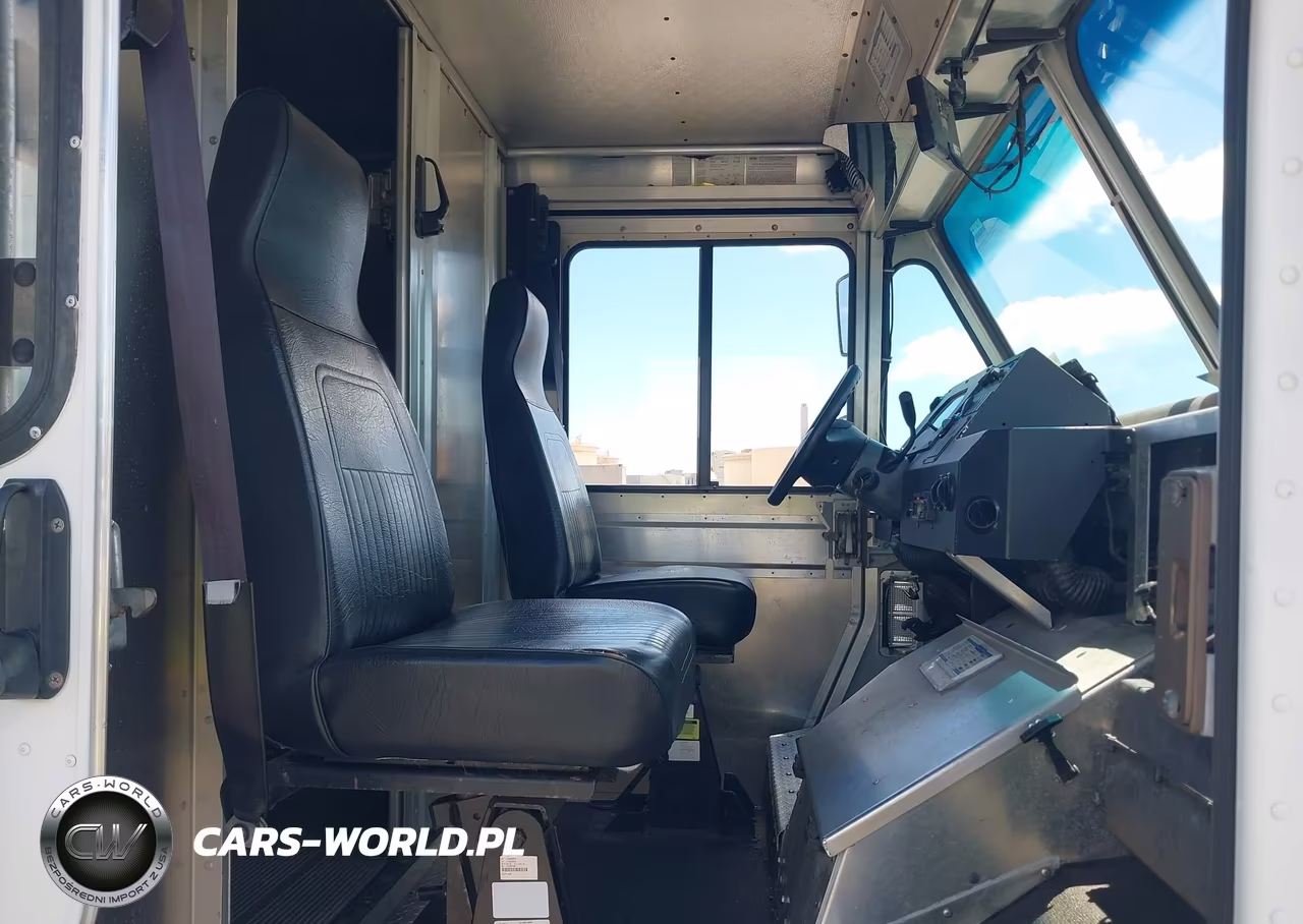2018 Ford E-350 Stripped VIN:1FC3E3K61JDC35017 - 5