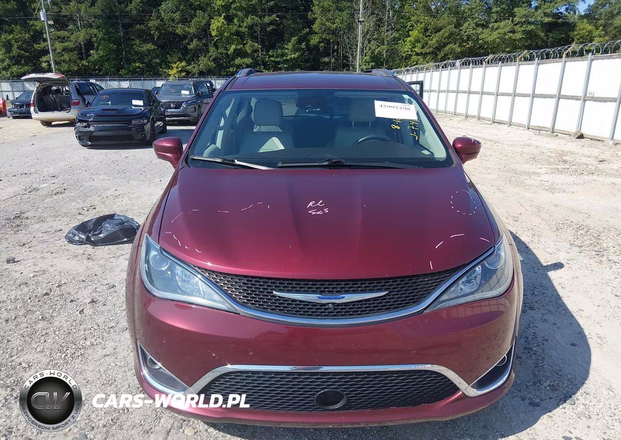 2018 Chrysler Pacifica Touring L Plus VIN:2C4RC1EG1JR317478 - 12