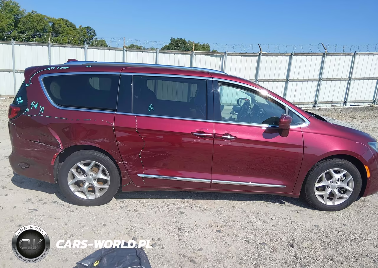 2018 Chrysler Pacifica Touring L Plus VIN:2C4RC1EG1JR317478 - 13