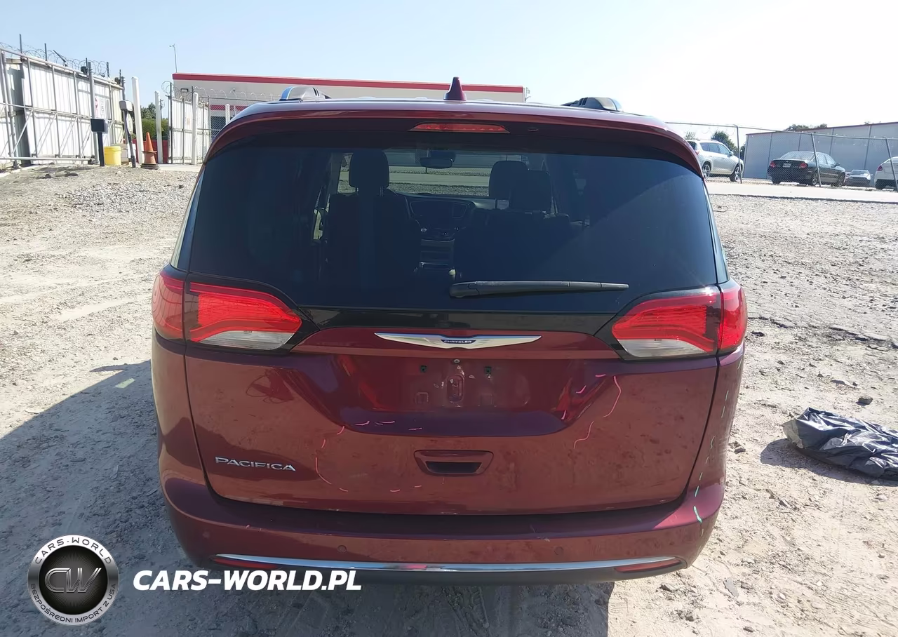 2018 Chrysler Pacifica Touring L Plus VIN:2C4RC1EG1JR317478 - 16