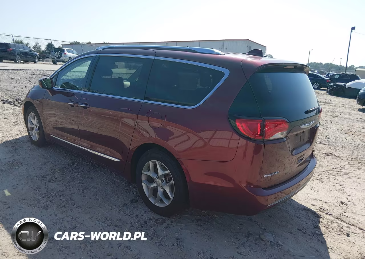 2018 Chrysler Pacifica Touring L Plus VIN:2C4RC1EG1JR317478 - 3