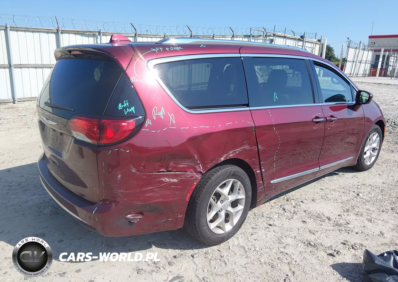 2018 Chrysler Pacifica Touring L Plus VIN:2C4RC1EG1JR317478 - 4