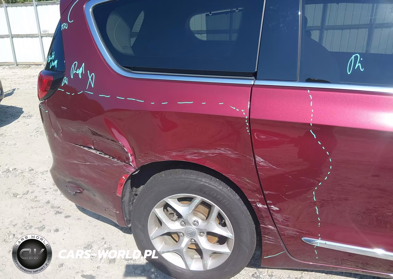 2018 Chrysler Pacifica Touring L Plus VIN:2C4RC1EG1JR317478 - 6