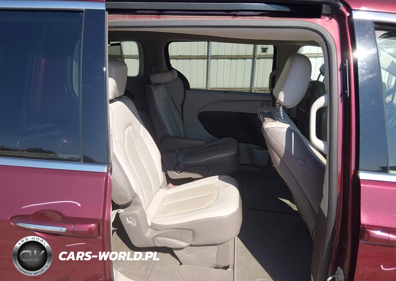 2018 Chrysler Pacifica Touring L Plus VIN:2C4RC1EG1JR317478 - 8