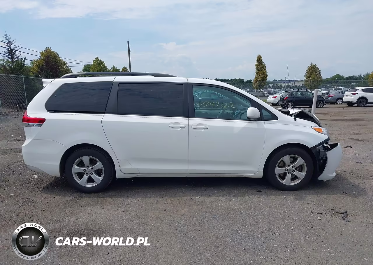2011 Toyota Sienna Le V6 VIN:5TDKK3DC5BS142417 - 13