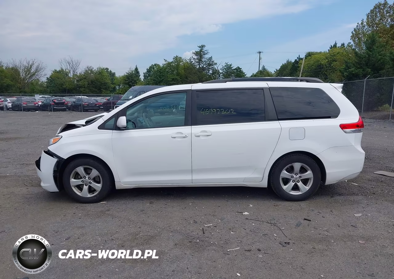 2011 Toyota Sienna Le V6 VIN:5TDKK3DC5BS142417 - 14