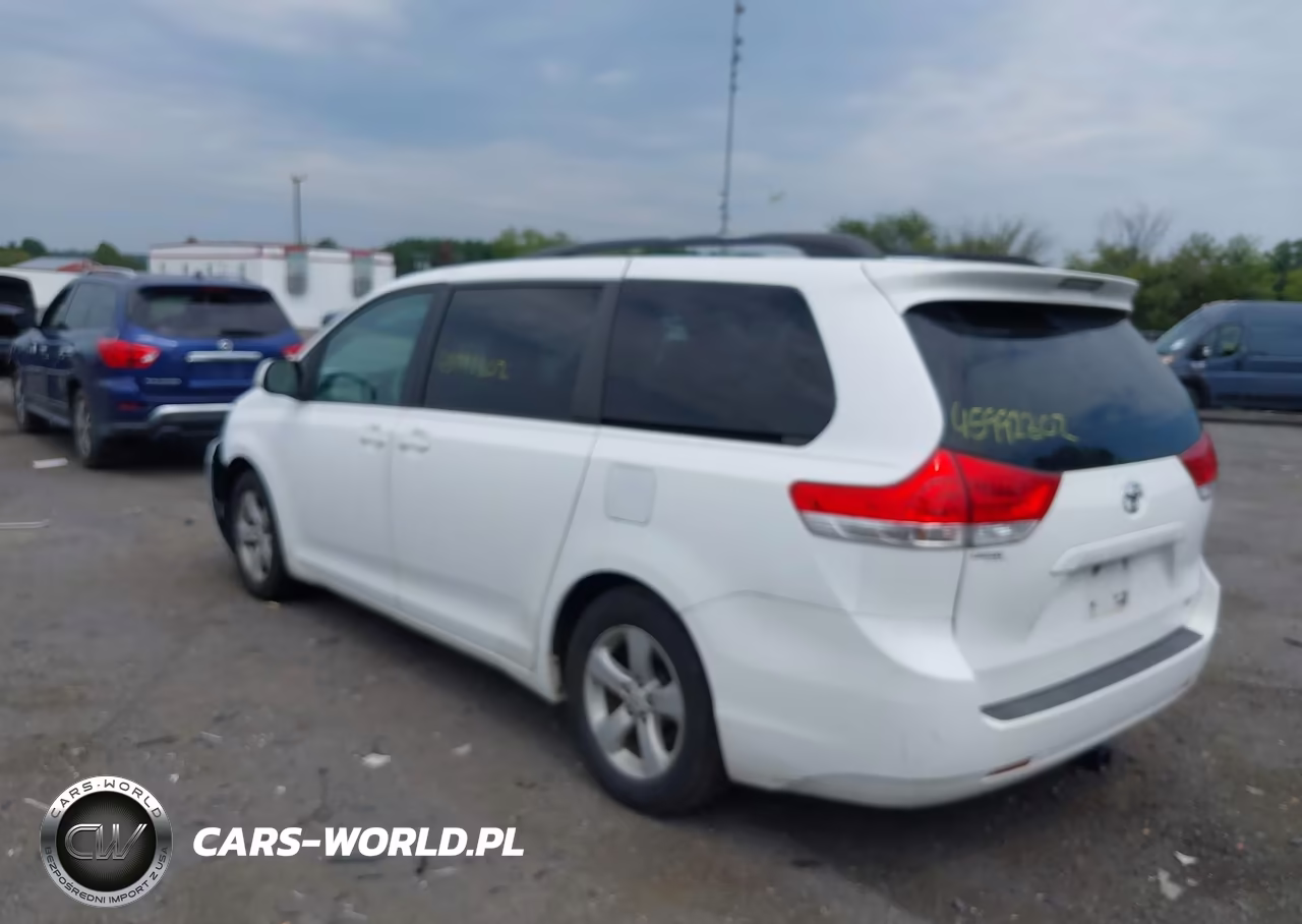 2011 Toyota Sienna Le V6 VIN:5TDKK3DC5BS142417 - 3