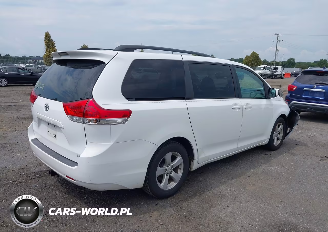 2011 Toyota Sienna Le V6 VIN:5TDKK3DC5BS142417 - 4