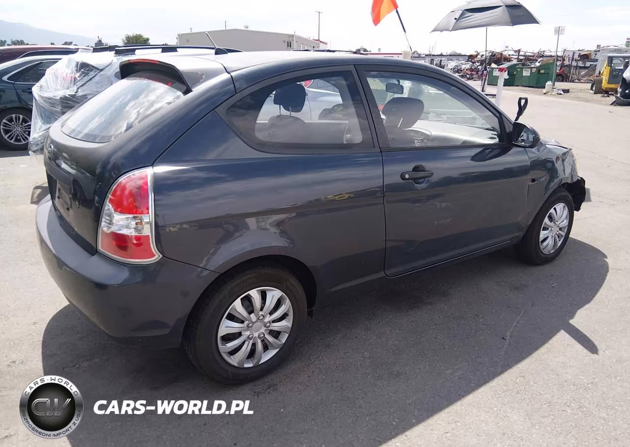 2007 Hyundai Accent Gs VIN:KMHCM36C67U044524 - 4