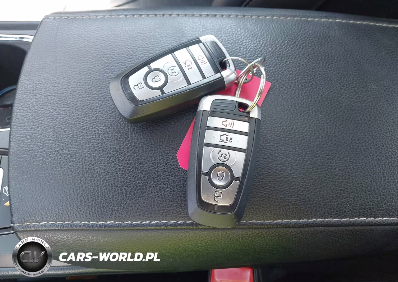 2020 Ford Fusion Hybrid Titanium VIN:3FA6P0RU4LR139747 - 11