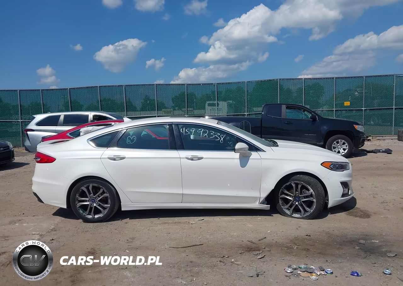 2020 Ford Fusion Hybrid Titanium VIN:3FA6P0RU4LR139747 - 13