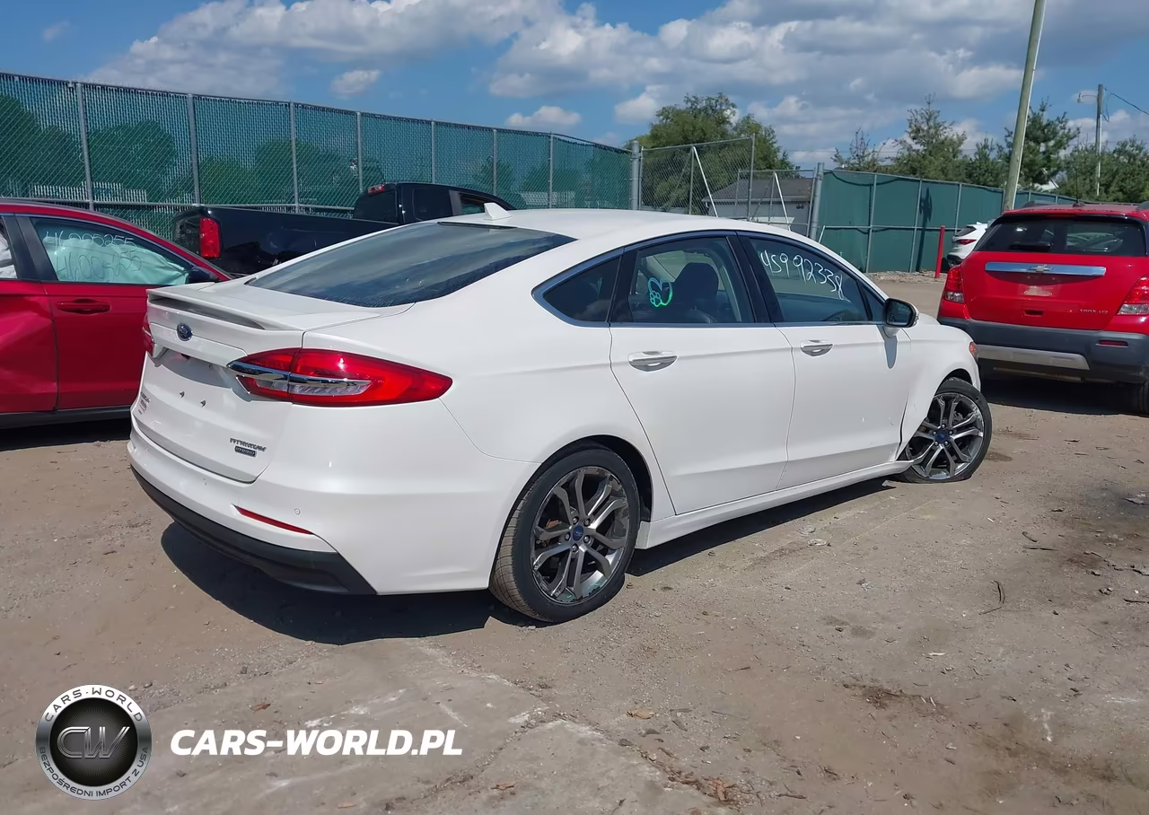 2020 Ford Fusion Hybrid Titanium VIN:3FA6P0RU4LR139747 - 4