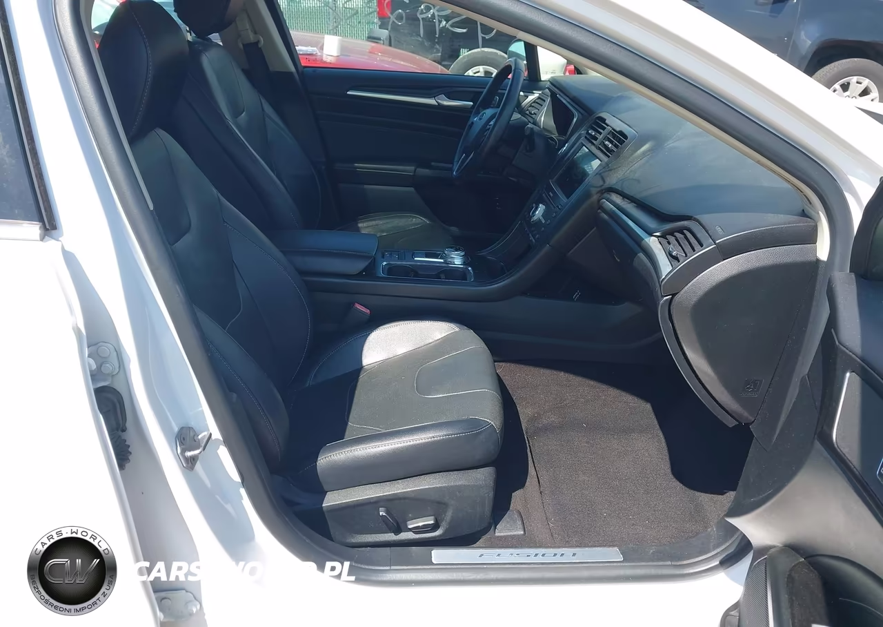 2020 Ford Fusion Hybrid Titanium VIN:3FA6P0RU4LR139747 - 5