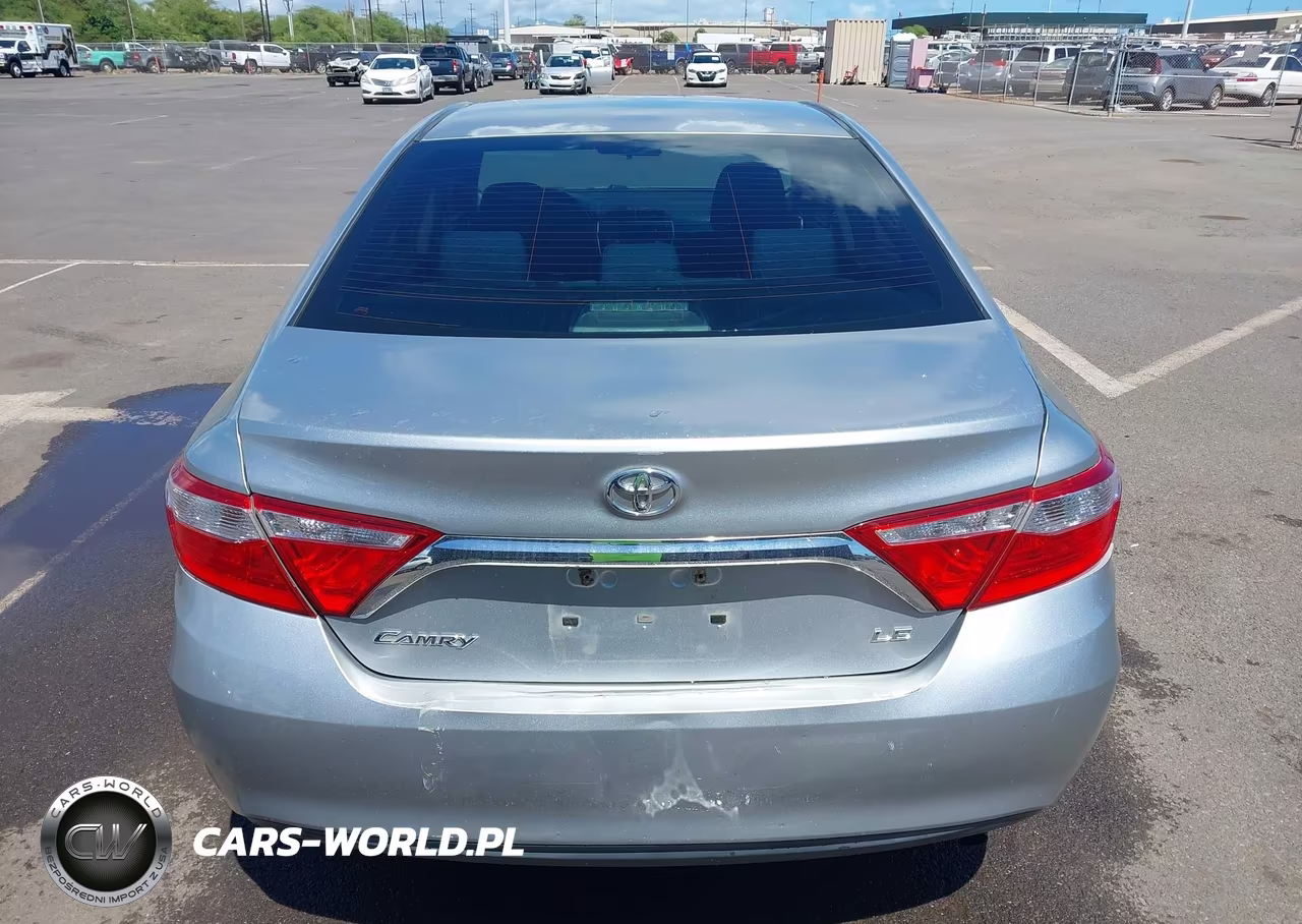 2015 Toyota Camry Le VIN:4T1BF1FK5FU879319 - 16