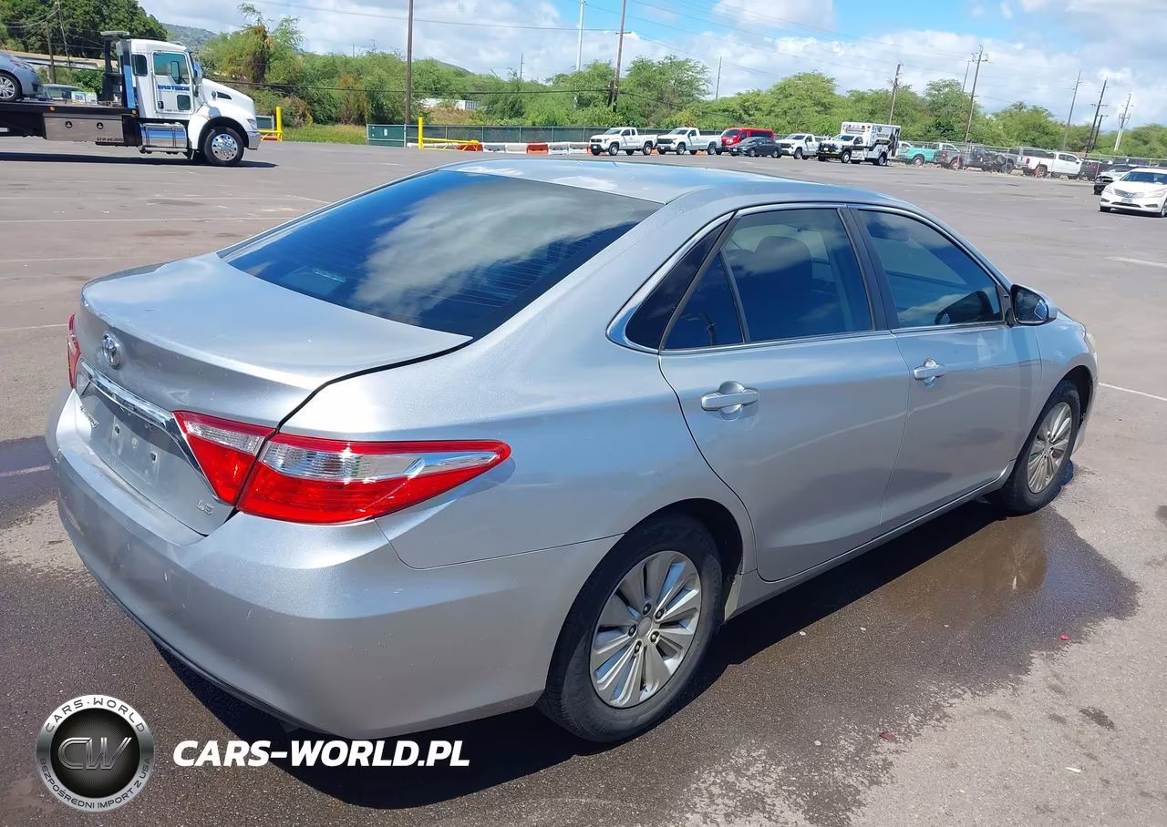 2015 Toyota Camry Le VIN:4T1BF1FK5FU879319 - 17