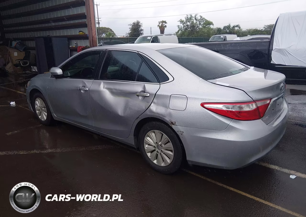 2015 Toyota Camry Le VIN:4T1BF1FK5FU879319 - 3