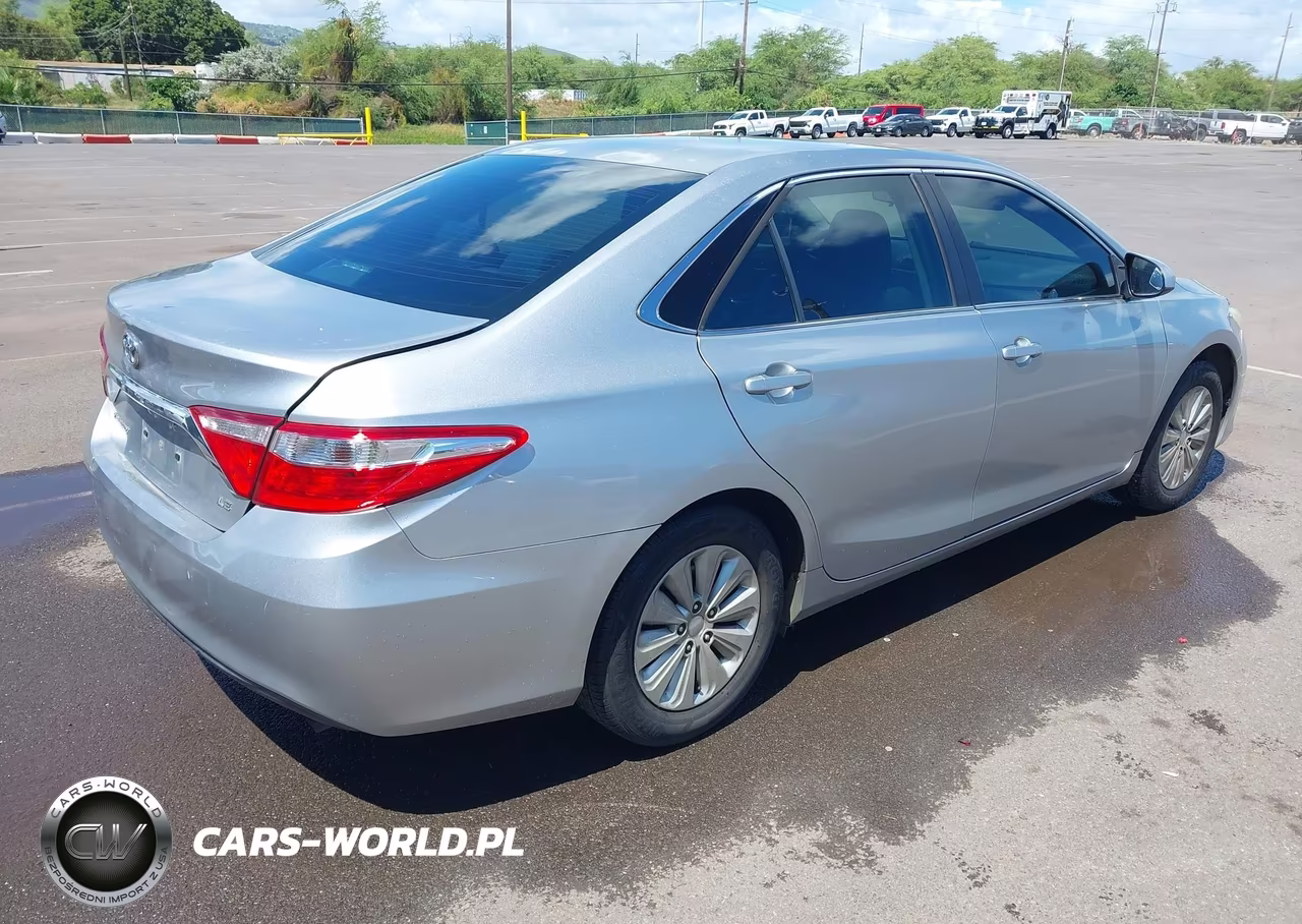 2015 Toyota Camry Le VIN:4T1BF1FK5FU879319 - 4