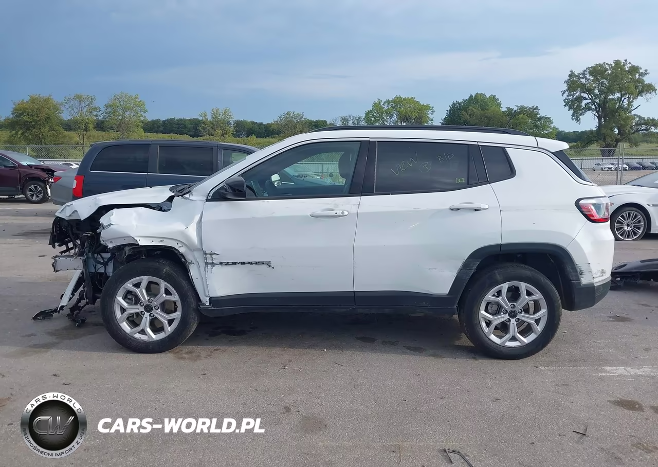 2025 Jeep Compass Latitude 4X4 VIN:3C4NJDBN9ST546790 - 14