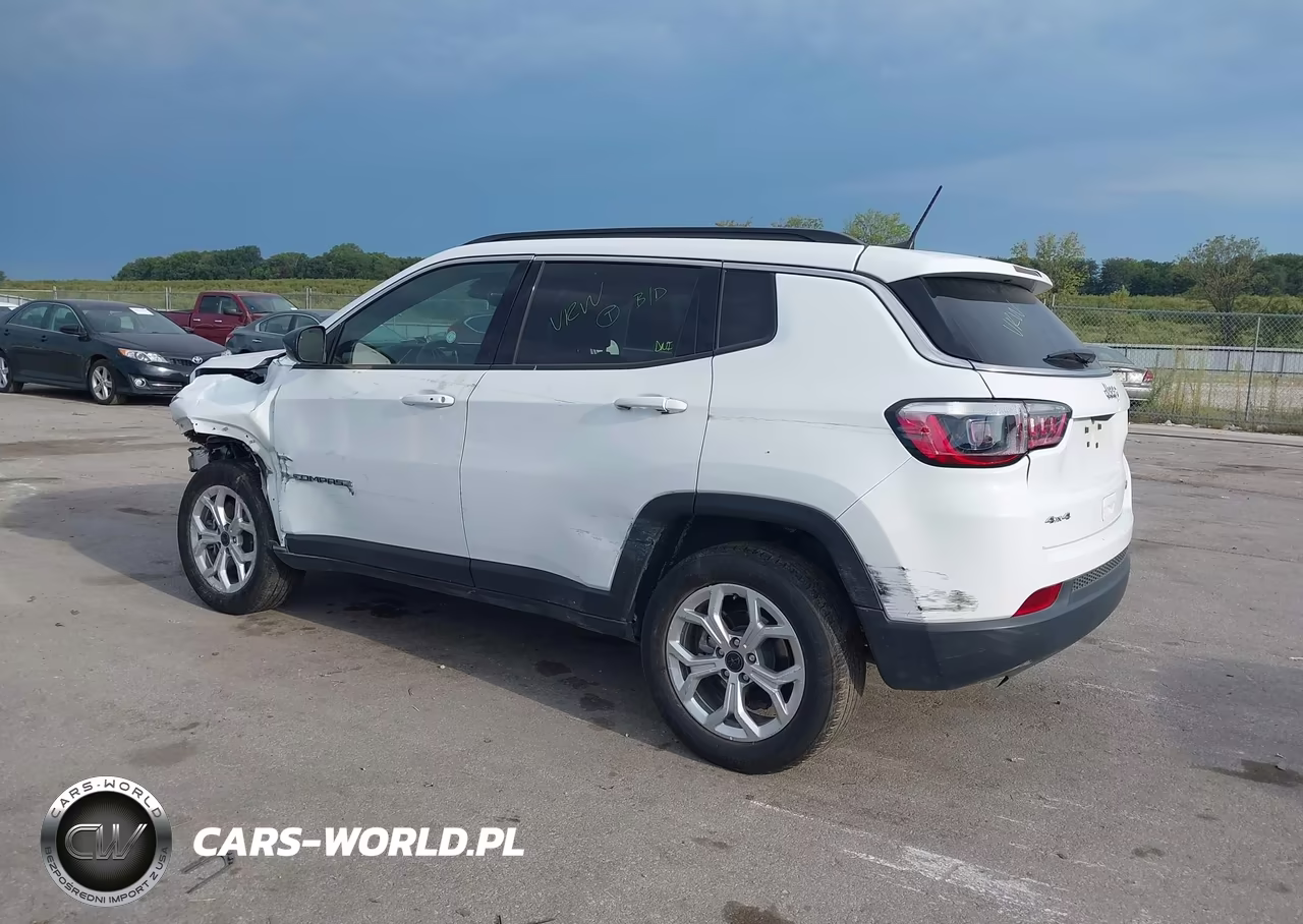 2025 Jeep Compass Latitude 4X4 VIN:3C4NJDBN9ST546790 - 17