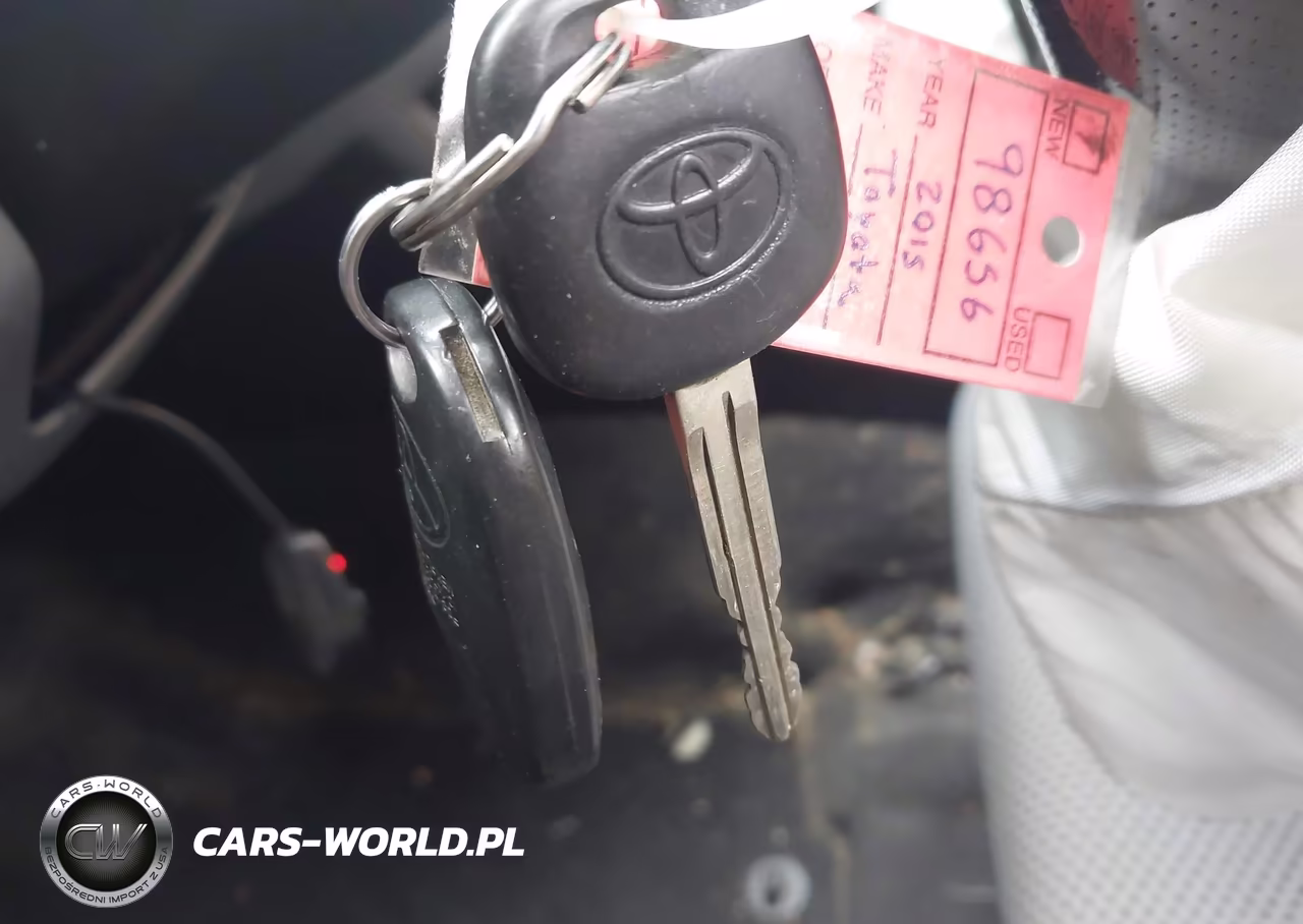2015 Toyota Tacoma Base V6 VIN:3TMLU4EN3FM198656 - 11