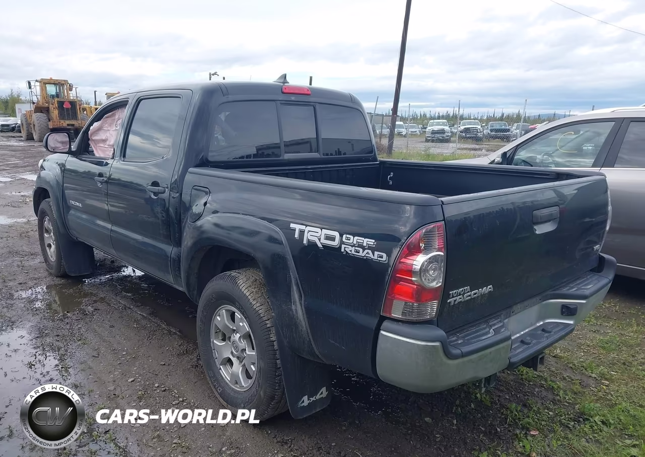 2015 Toyota Tacoma Base V6 VIN:3TMLU4EN3FM198656 - 3