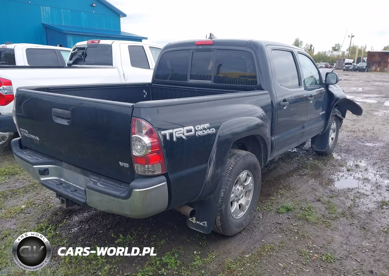 2015 Toyota Tacoma Base V6 VIN:3TMLU4EN3FM198656 - 4