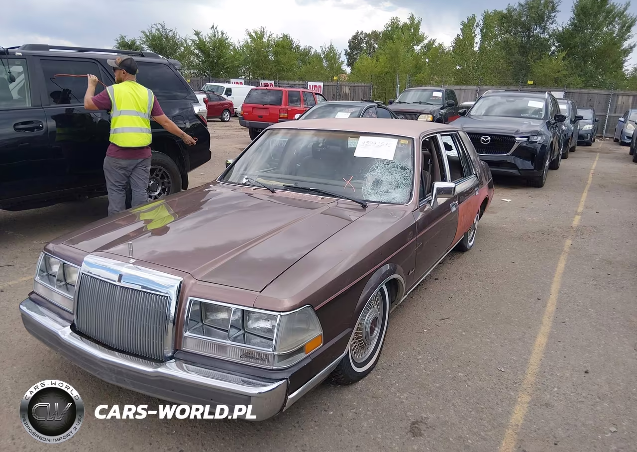 1987 Lincoln Continental Givenchy VIN:1LNBM98F4HY632583 - 2