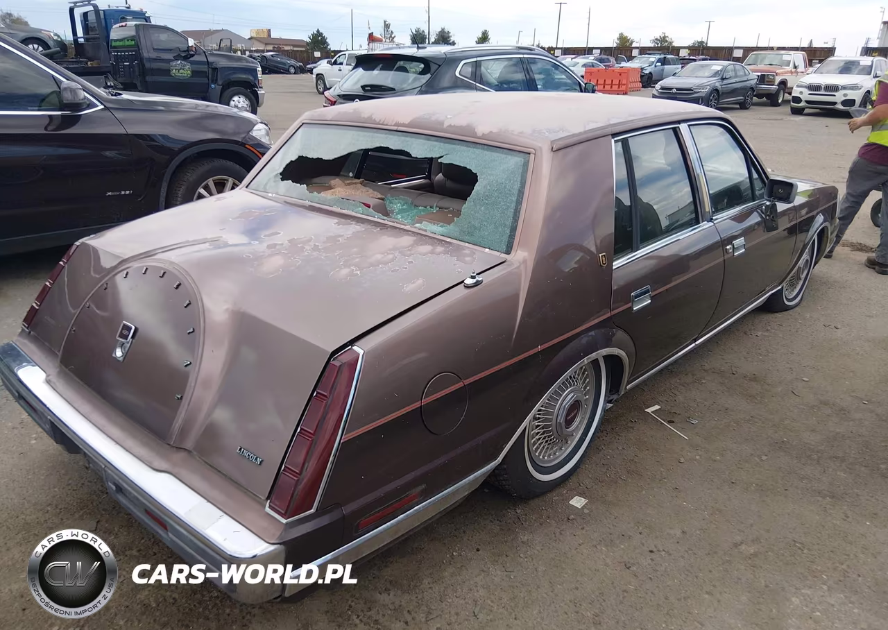 1987 Lincoln Continental Givenchy VIN:1LNBM98F4HY632583 - 4
