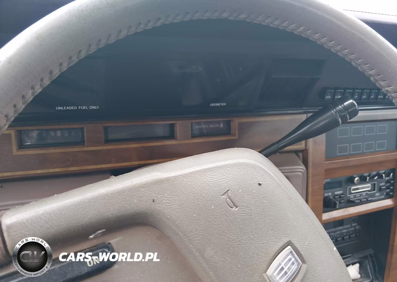1987 Lincoln Continental Givenchy VIN:1LNBM98F4HY632583 - 7
