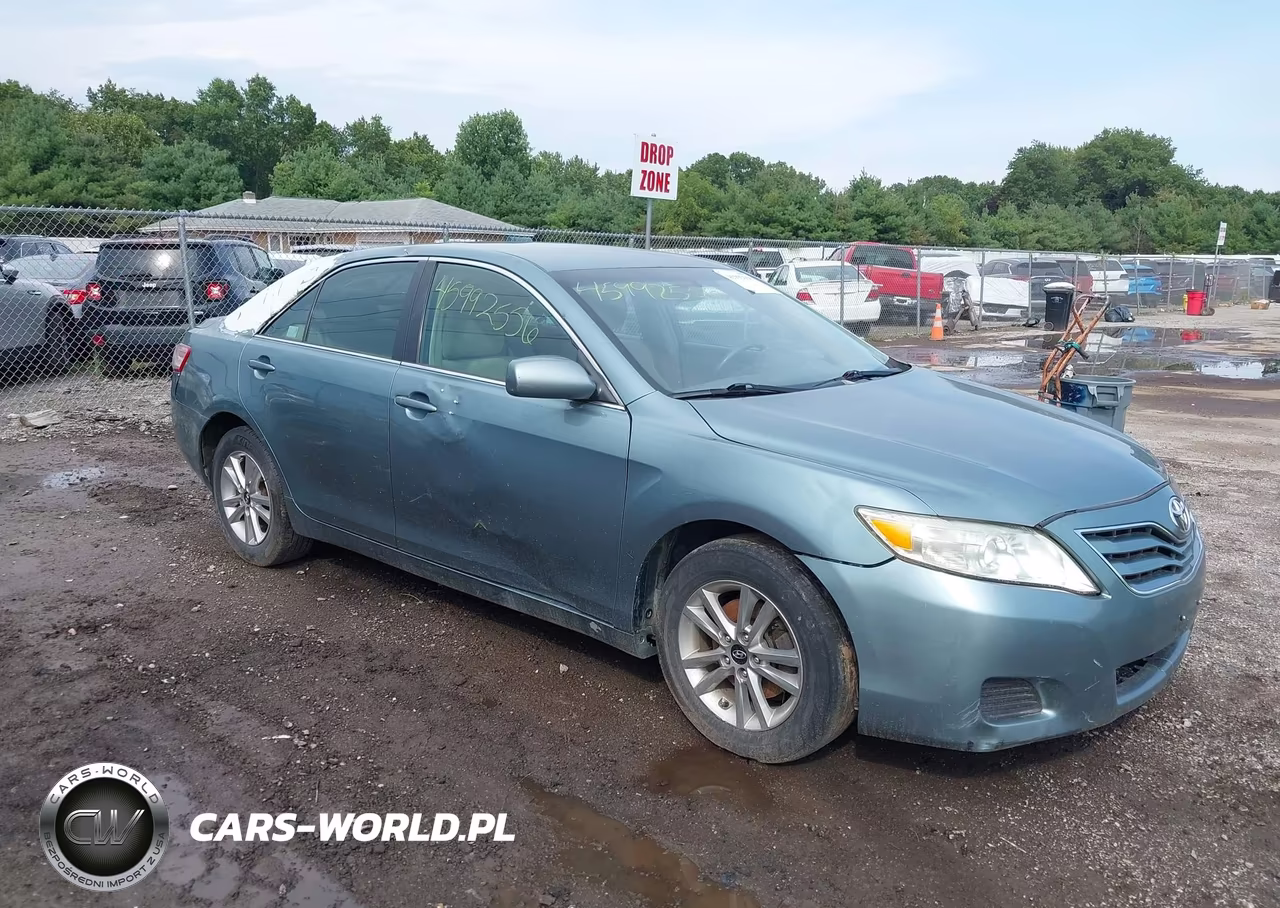 2010 Toyota Camry Le – zdjęcie 1 z 12