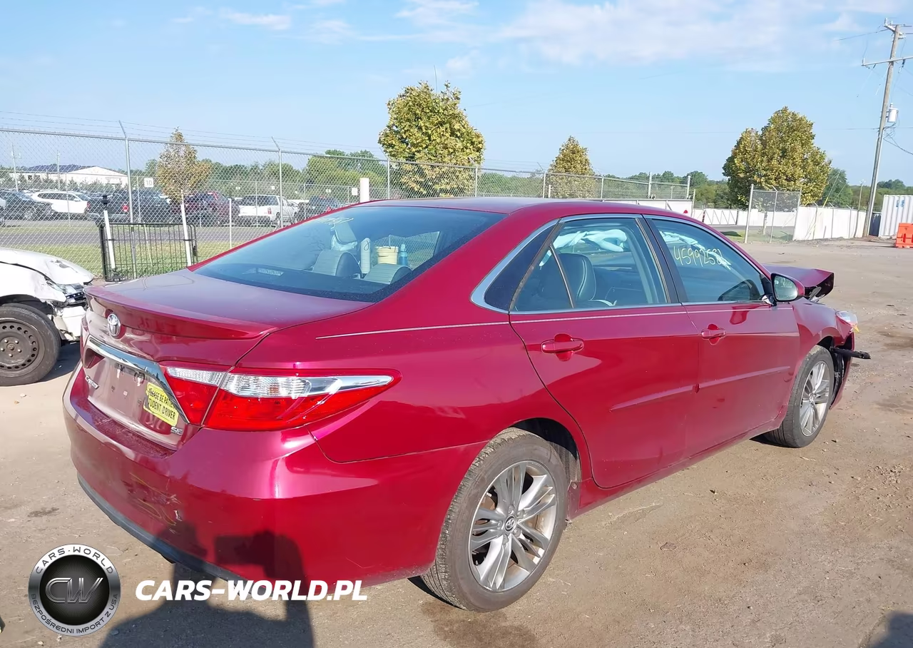 2015 Toyota Camry Se VIN:4T1BF1FK0FU924893 - 4