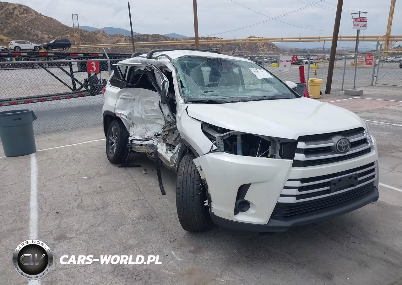 2019 Toyota Highlander Le VIN:5TDZZRFH9KS290527 - 1