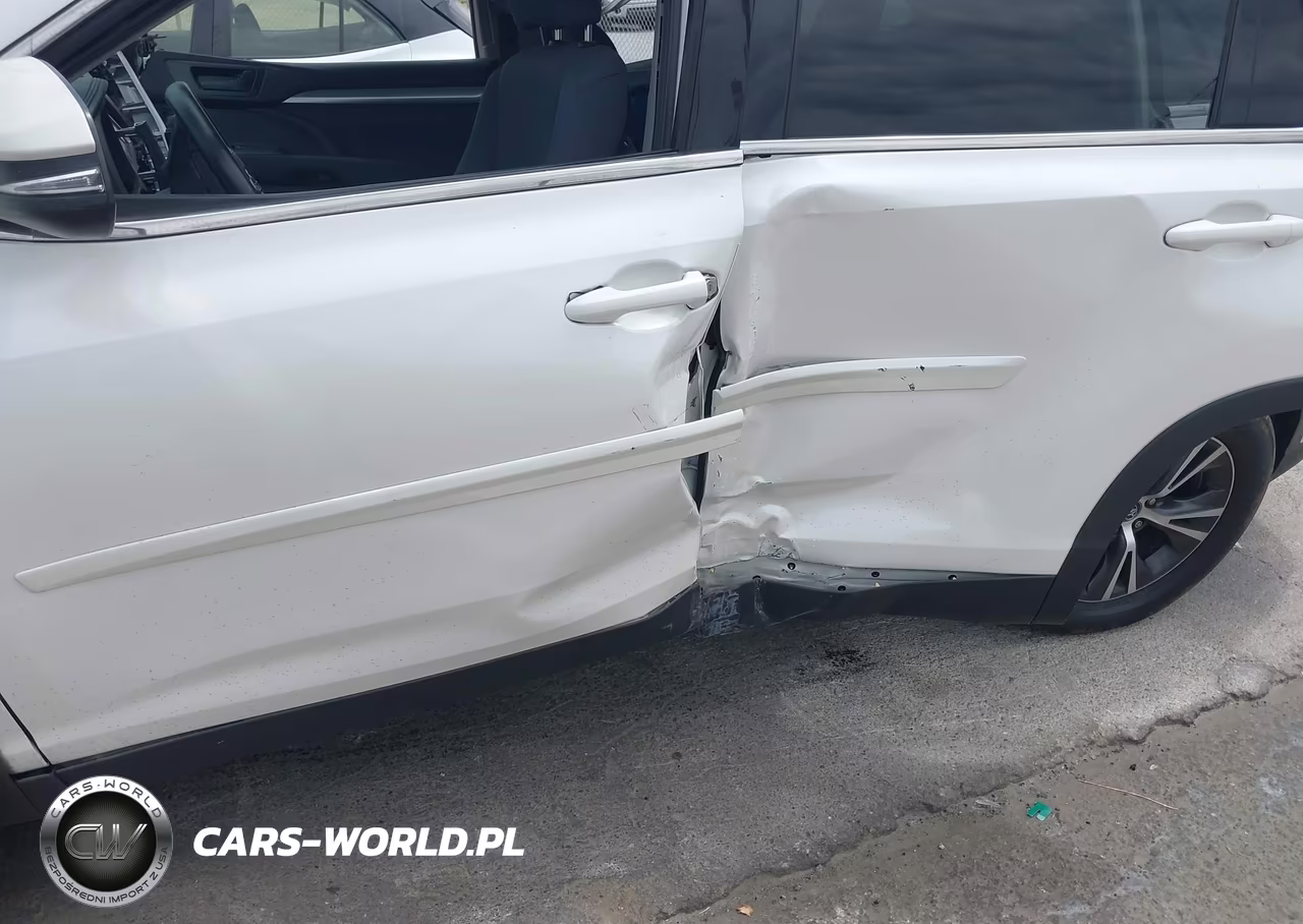 2019 Toyota Highlander Le VIN:5TDZZRFH9KS290527 - 12