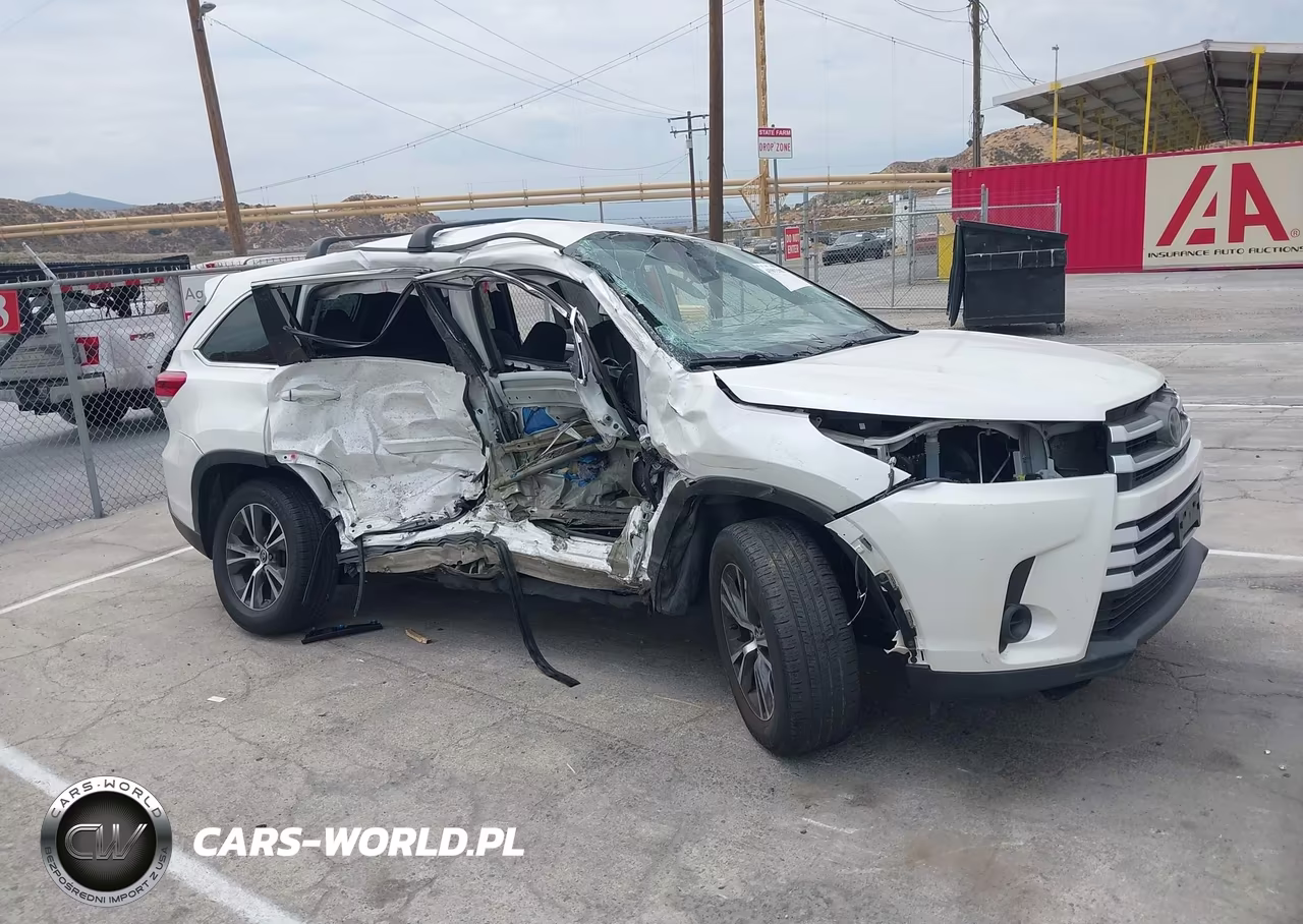 2019 Toyota Highlander Le VIN:5TDZZRFH9KS290527 - 14