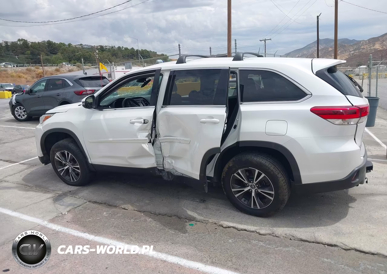 2019 Toyota Highlander Le VIN:5TDZZRFH9KS290527 - 15
