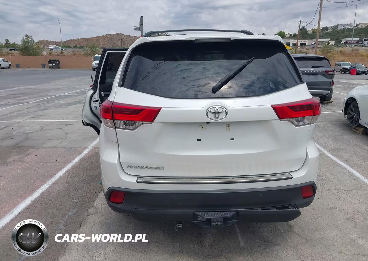 2019 Toyota Highlander Le VIN:5TDZZRFH9KS290527 - 17