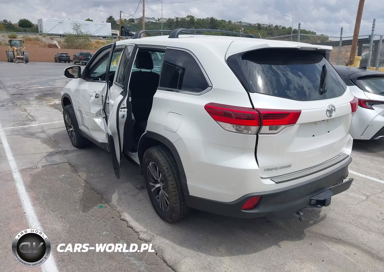 2019 Toyota Highlander Le VIN:5TDZZRFH9KS290527 - 3