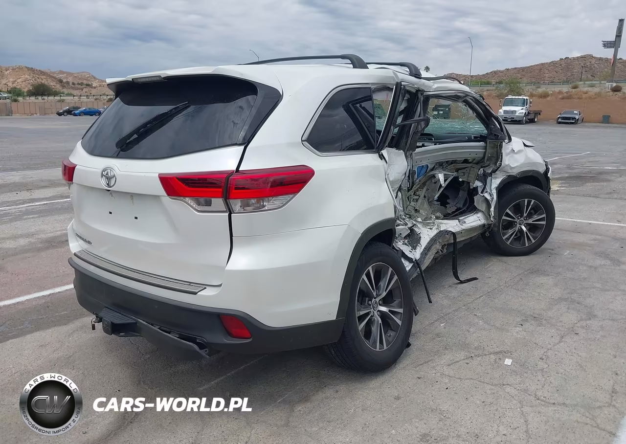 2019 Toyota Highlander Le VIN:5TDZZRFH9KS290527 - 4
